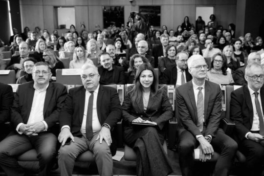 «Βούτυρο» στο... ψωμί του υπουργείου Παιδείας